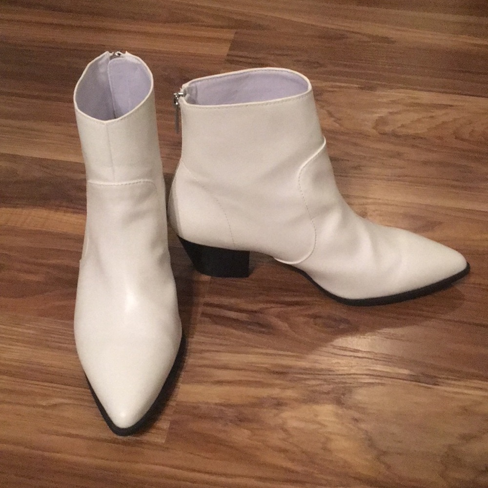 Qupid White Booties